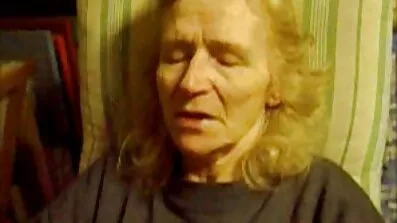 Молоденькій німфетці полоскотали дірочку для траха відео порно онлайн