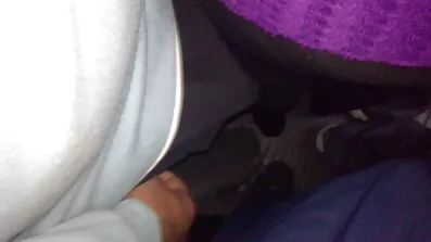 Дівчина в короткій спідниці дає своєму чоловікові порно відео зірки в обидві дірки відразу