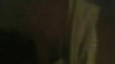 Шкіряна порно відео онлайн безкоштовно нечупара пробує смоктати великий чорний член