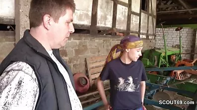 Руда дівчина тупотить ногами по члену порно відео зірки хлопця і трахкає