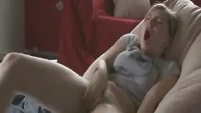 Дівчина трахкає зі зведеним братом перед секс відео груповуха роботою