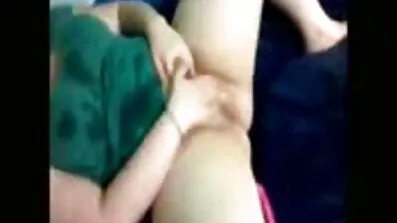 Блондинка повела себе некультурно, і водій трахнув секс відео перший раз її