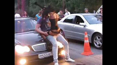 Збуджена повія ніжно треться губами об порно відео зрада Великий член свого чоловіка