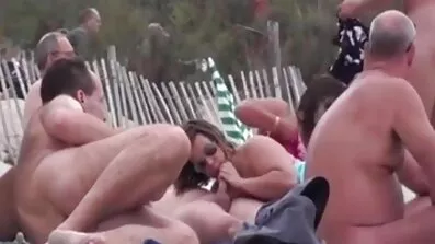 Школярка в уніформі віддається вітчиму в порно відео син і мама анал