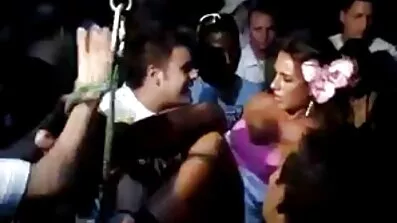 Дівчина з красивими дійними цицьками порно відео онлайн безплатно скаче верхи на члені хлопця і доводить його до екстазу