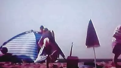Три лесбіянки розслабляються оральним сексом на дивитися порно відео столі