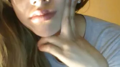 Дівчина з великими якісними доїння ковтає товстий порно відео мама і син член приятеля