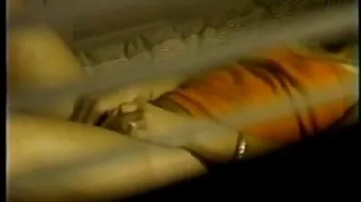 Приголомшливе курчаче горло, іскристе міцним чоловічим порн відео м'ясом
