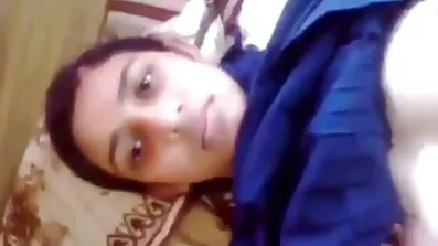 Досвідчена вчителька секс дивитися відео трахнулась в квартирі з молодою студенткою в шпаринку